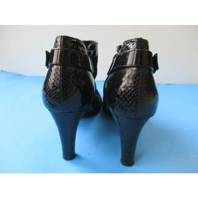 Bandolino Black Mod Suede And Patent Lizard Boloman Leather Upper Ankle Bootsbooties Size Us