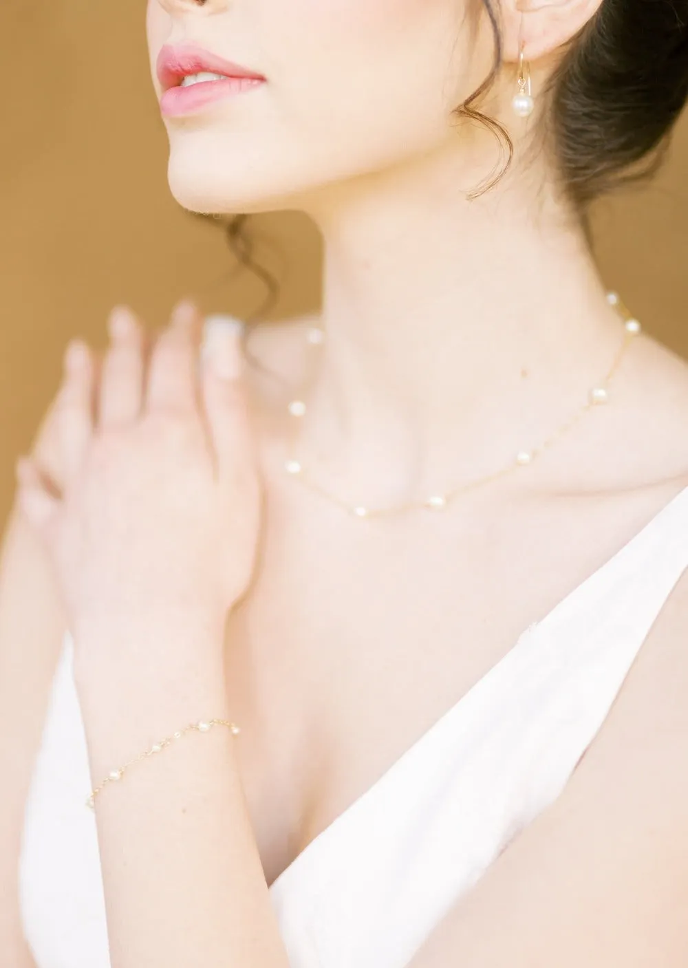 CHELSEA Simple Pearl Drop Earrings