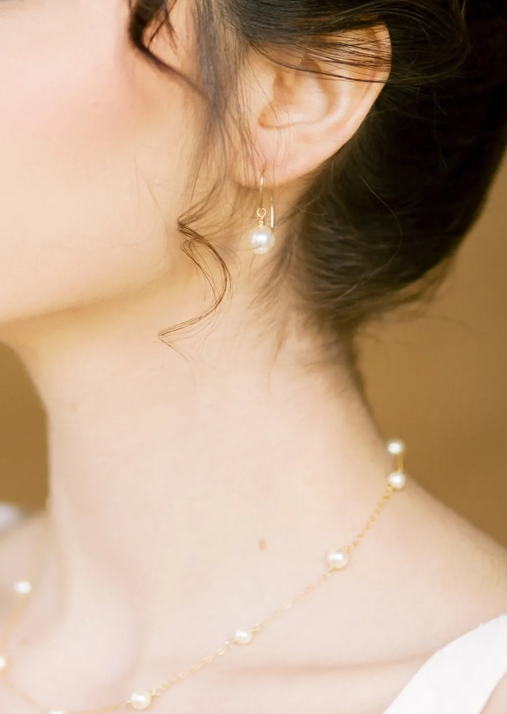 CHELSEA Simple Pearl Drop Earrings