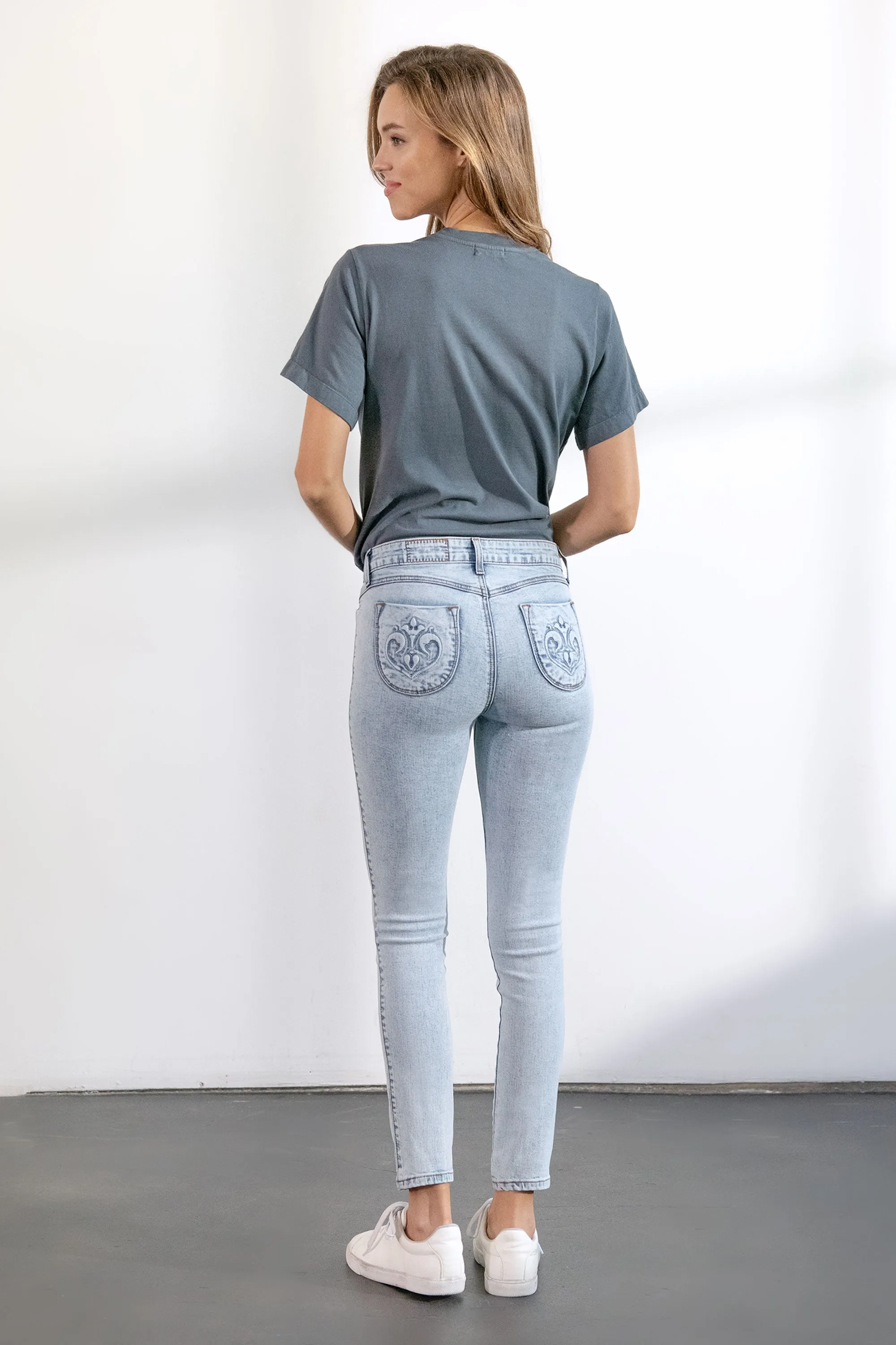 Hannah Skinny In Beyond Frosting