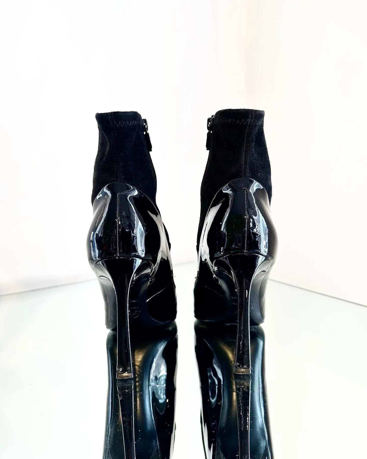 ROGER VIVIER Patent Leather Suede Ankle Boots